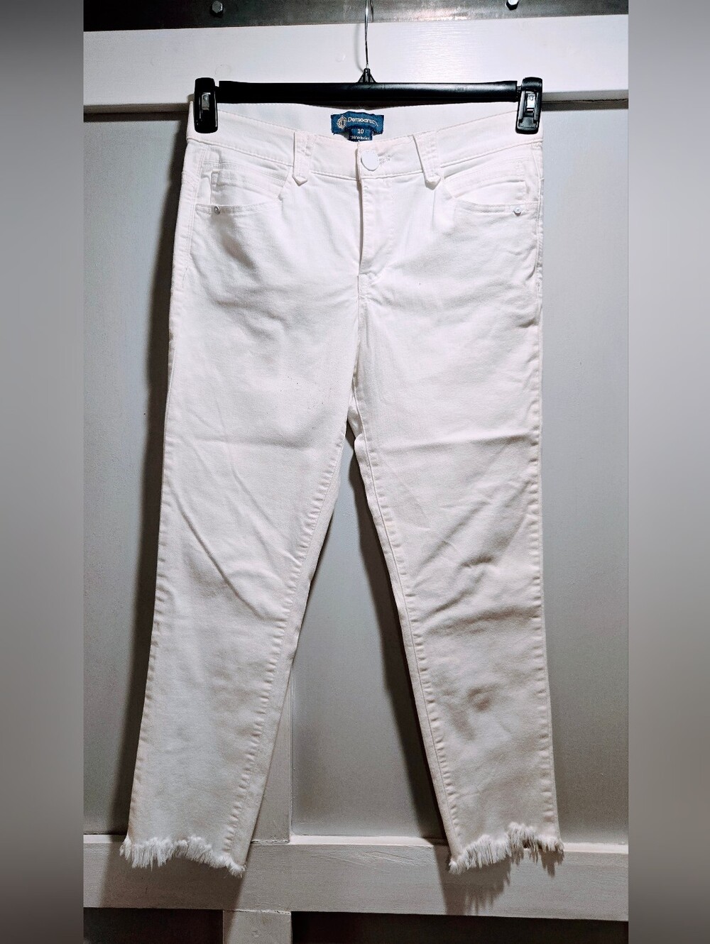 Democracy Frayed Hem Capri Jeans in White